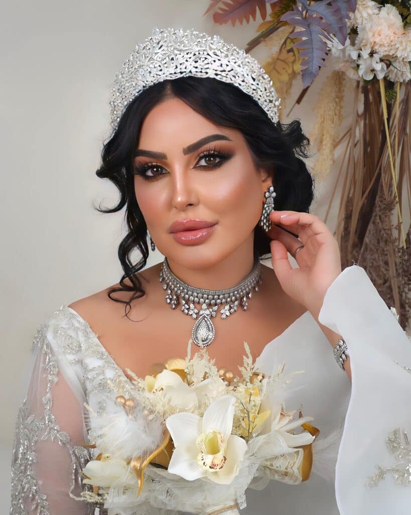 صورة توضيحية لصالون نسائي في الرياض تُظهر أجواء العناية بالشعر والتجميل، مع التركيز على أهمية اختيار مكان يقدم خدمات احترافية باستخدام منتجات عالية الجودة وبيئة نظيفة ومريحة.